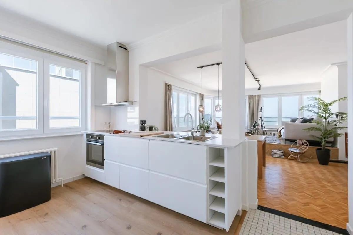 Huswell - Frontal Seaview Apartment In Ostend