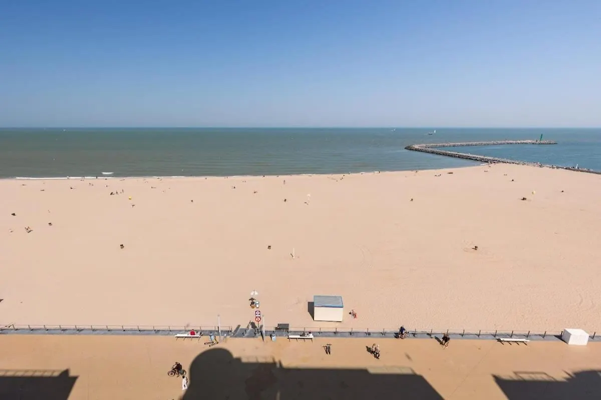 Huswell - Frontal Seaview Apartment In Ostend