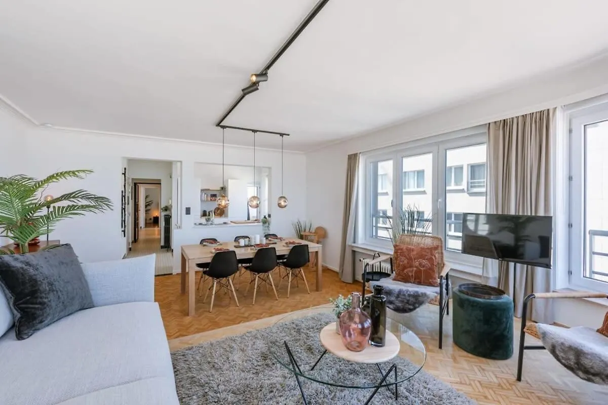 Huswell - Frontal Seaview Apartment In Ostend Belgium