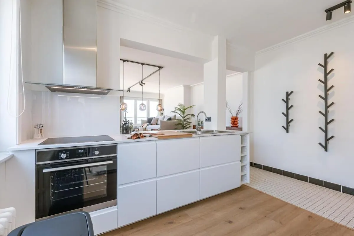 Huswell - Frontal Seaview Apartment In Ostend Belgium