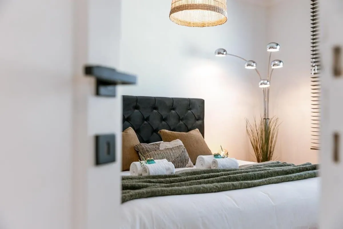 Huswell - Frontal Seaview Apartment In Ostend 0*,