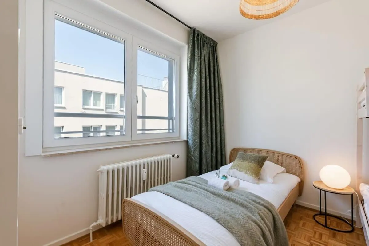 Huswell - Frontal Seaview Apartment In Ostend