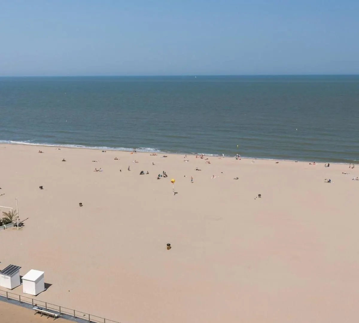 Huswell - Frontal Seaview Apartment In Ostend